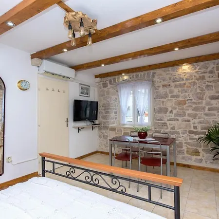 Apartment Deziderio Stomorska